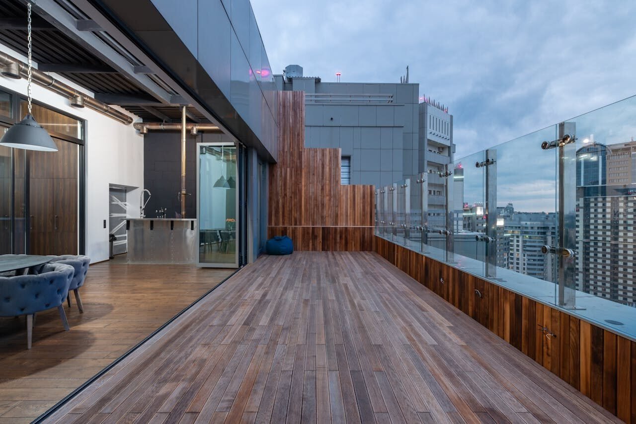 Railing finishes in multiple colours